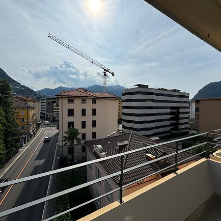 Deluxe Central Apartment - Free Parking Lugano Bagian luar foto