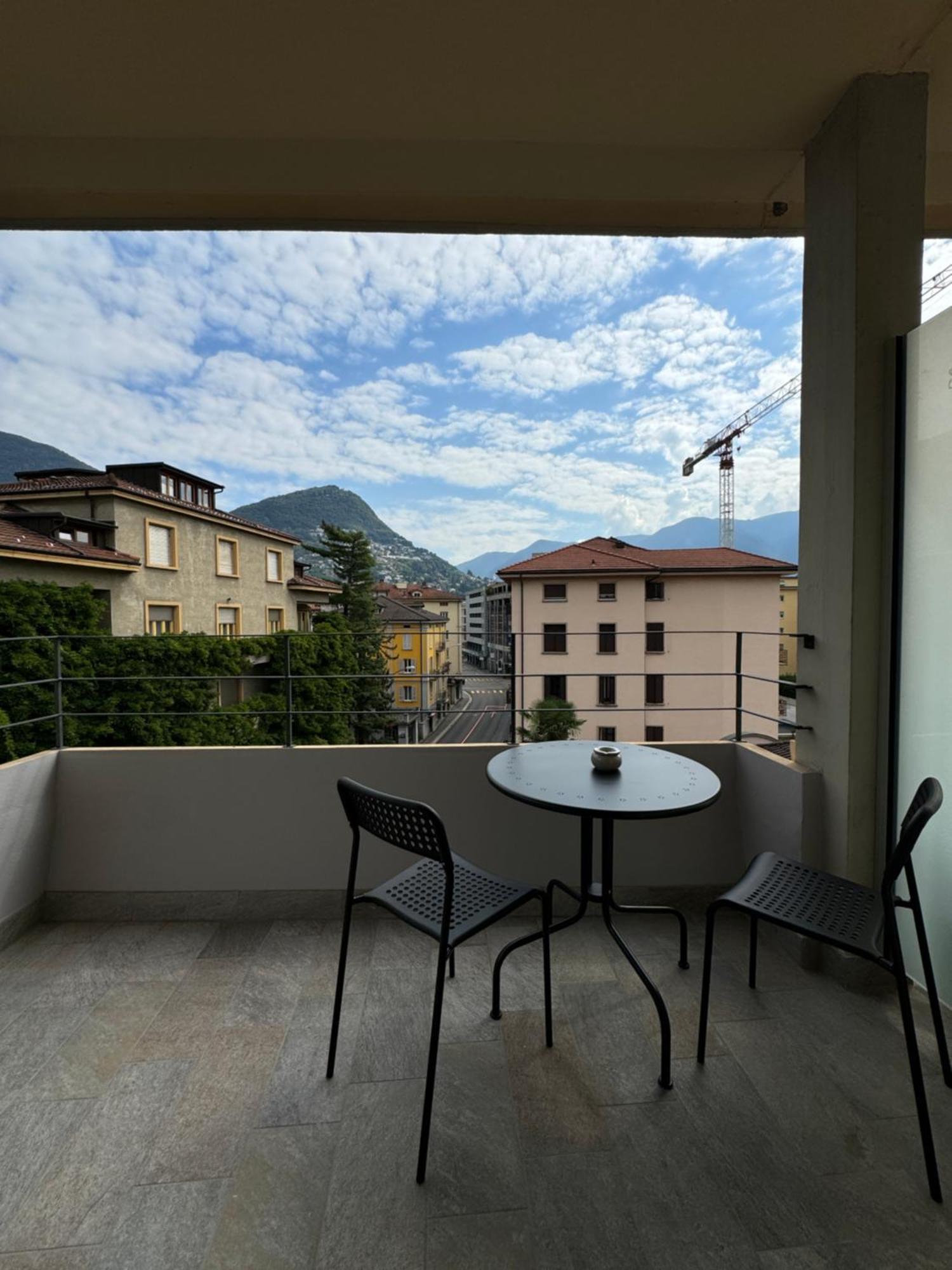 Deluxe Central Apartment - Free Parking Lugano Bagian luar foto